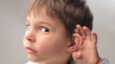 Лор-сурдолог назвала признаки, указывающие на снижение слуха у ребенка