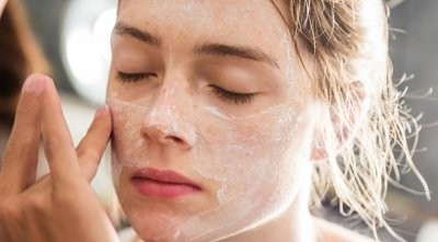 Косметолог рассказала, как во время пандемии коронавируса очищать лицо