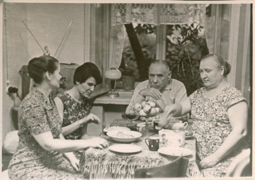 Уходящая традиция семейного и праздничного застолья