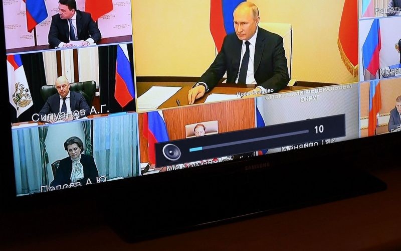 Путин пообещал выдать «антикризисные» 200 млрд рублей регионам