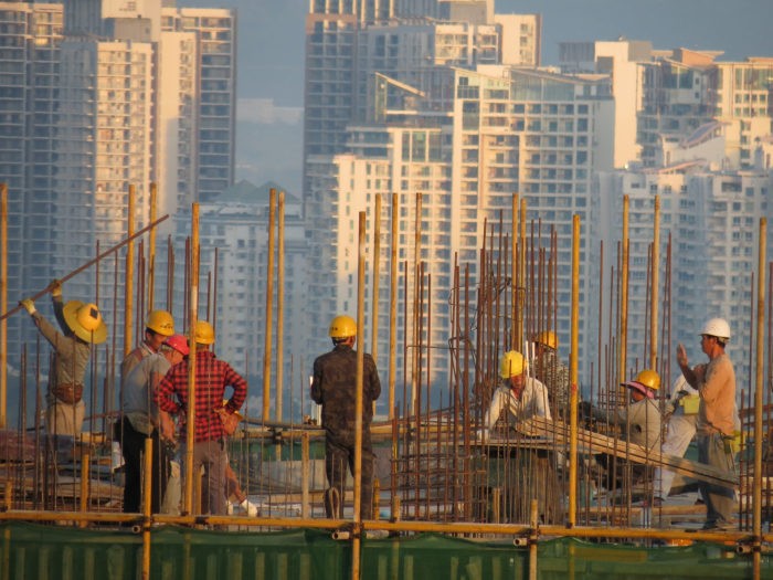 Опустевшие города-призраки и заводы-зомби Китая