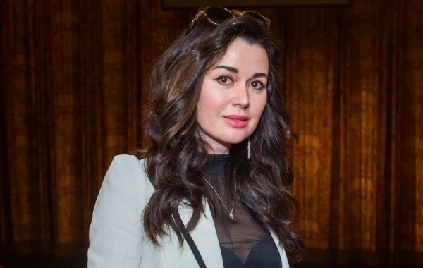 Семья Заворотнюк высказалась о диагнозе актрисы Семья Заворотнюк высказалась о диагнозе актрисы