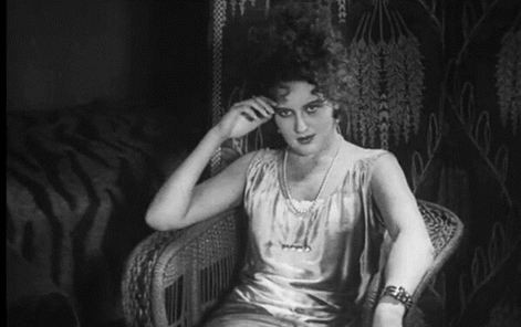 Самоубийство Маяковского оказалось случайным выстрелом