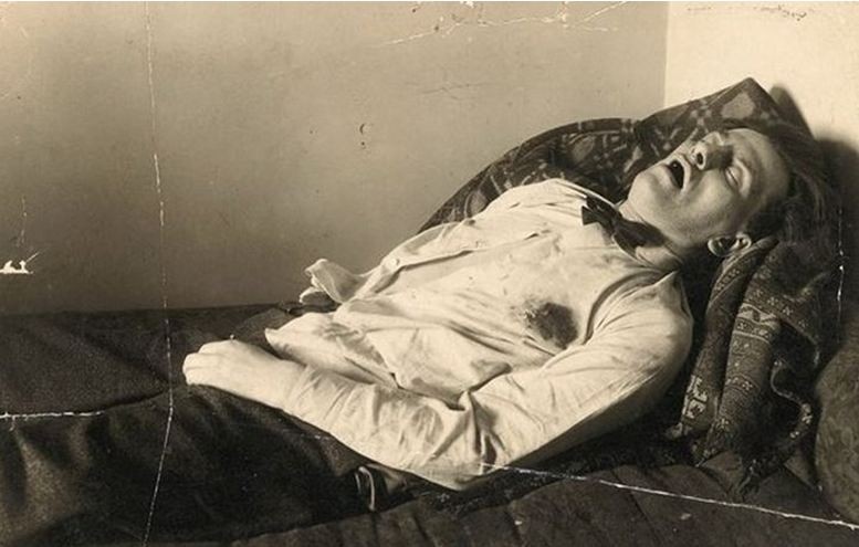 Самоубийство Маяковского оказалось случайным выстрелом