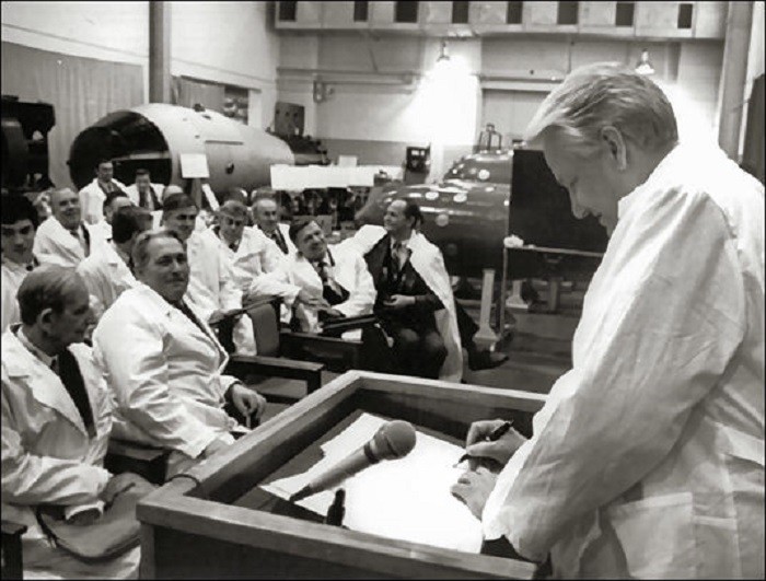 Город Саров не значился на картах и застрял в эпохе Советского Союза