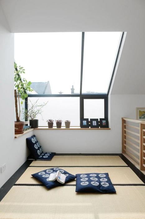 Почему японцы хранят минимум вещей в домах, где почти нет мебели