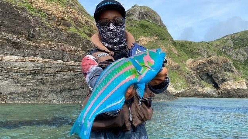 Мужчина поймал рыбу, которая напоминает аватара из фильма Джеймса Кэмерона