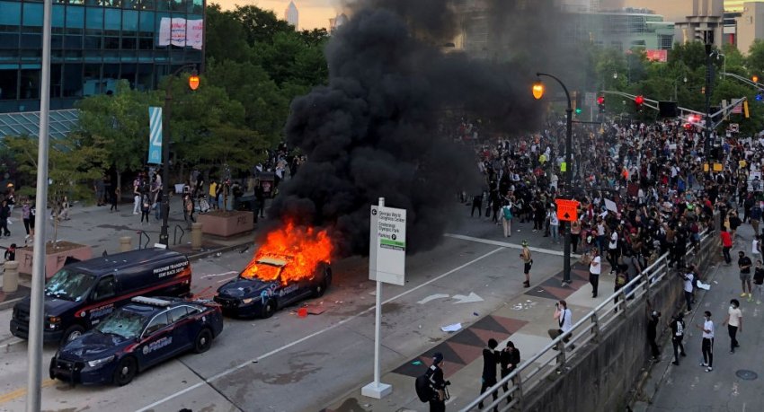 Народное восстание Америки работает на переизбрание Трампа