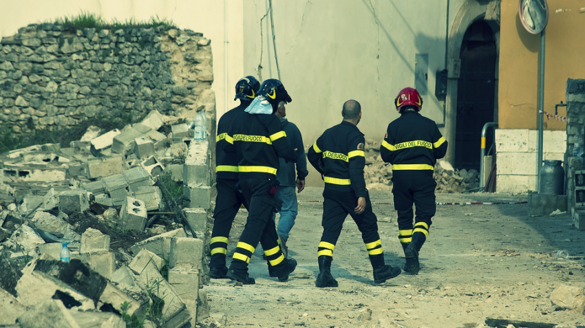 В Исландии не прекращаются землетрясения: за 3 недели произошло уже около 10 тысяч подземных толчков