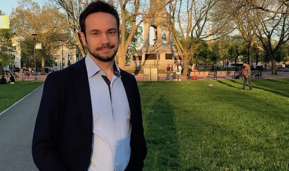 Черная дыра, которая находится недалеко от Нептуна, может изменить орбиту Земли