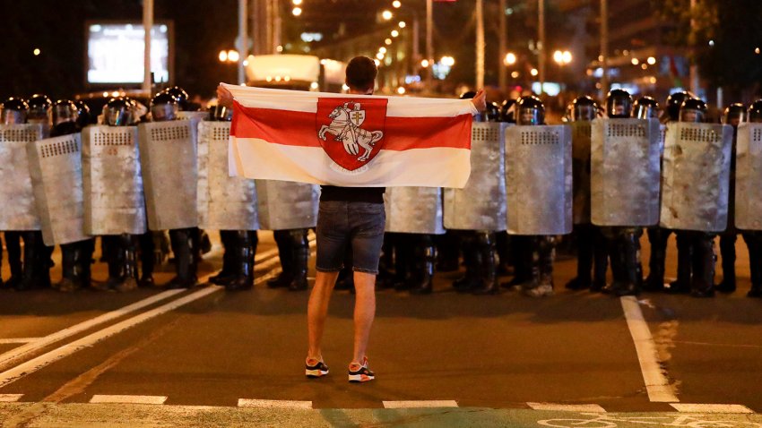 Белорусские протестующие: История символики