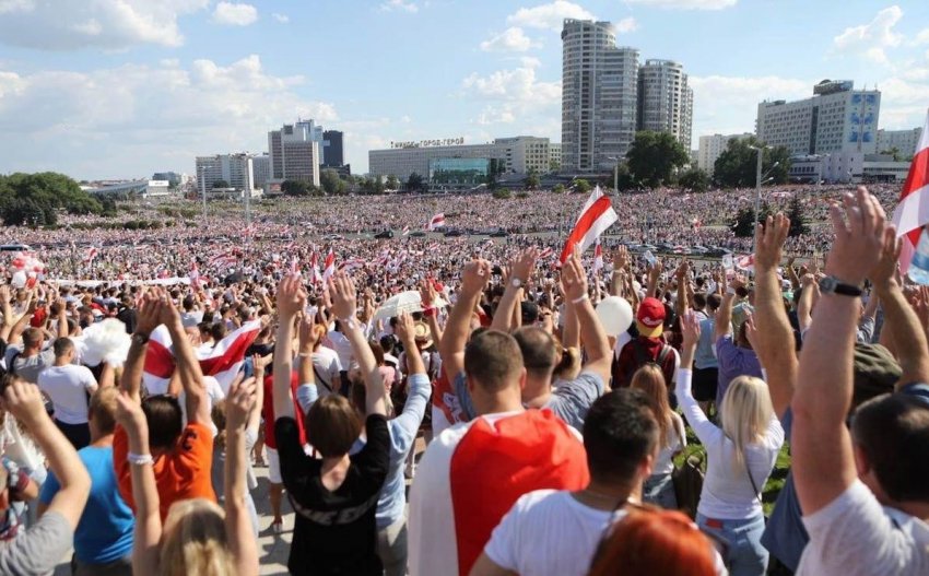 Белорусские протестующие: История символики