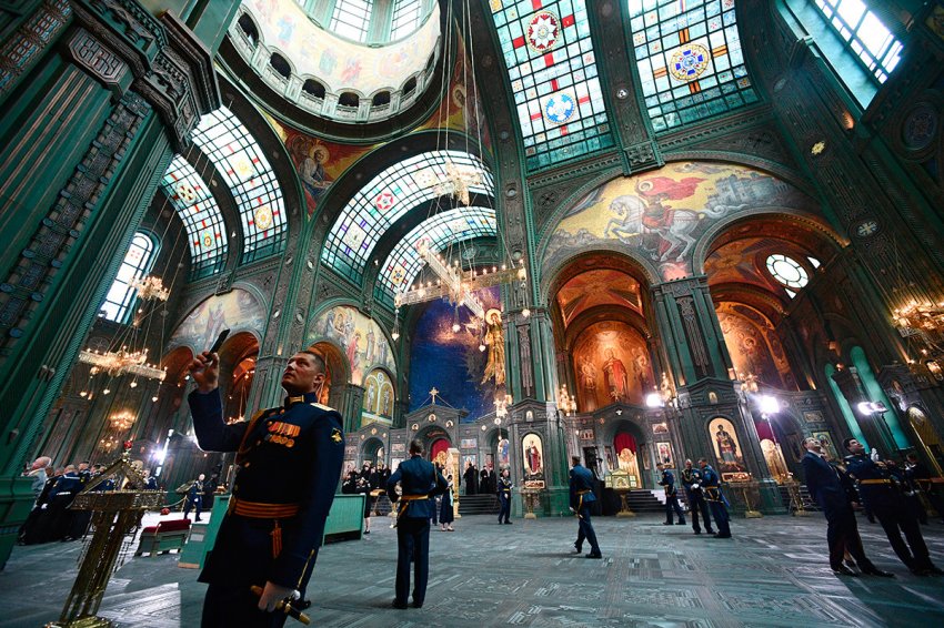 Духовный десант, военные рясы и церковь на КамАЗе