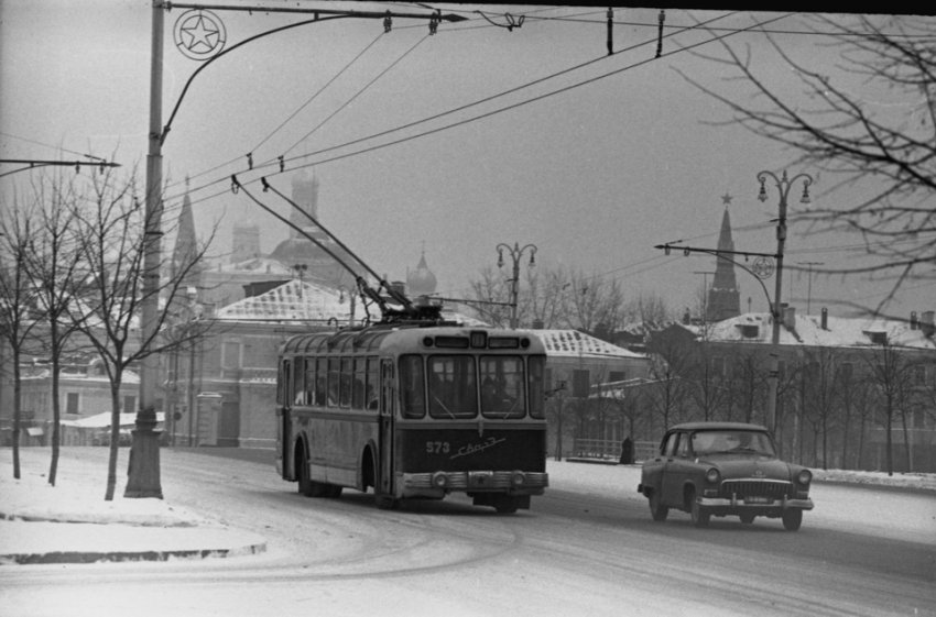 Первые троллейбусы в России