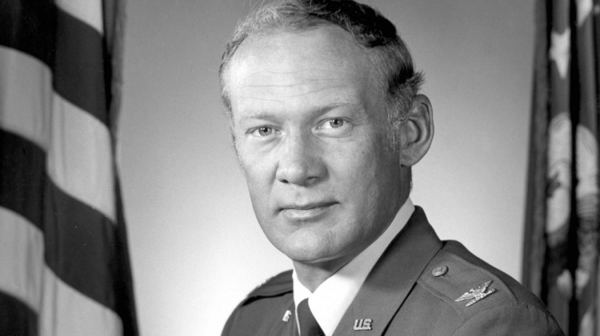 Почему перестали летать на Луну?