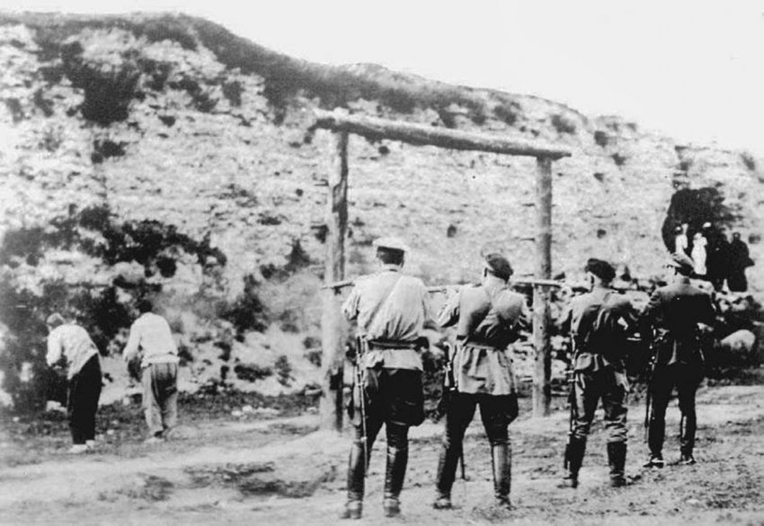 После прихода к власти большевиков из России бежали тысячи русских