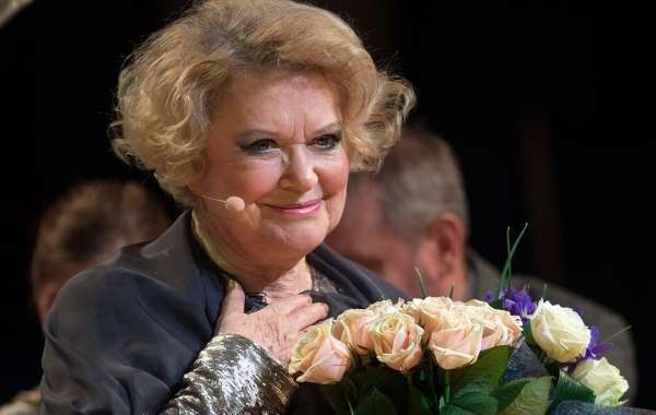 Валентина Талызина встала с инвалидной коляски ради песни