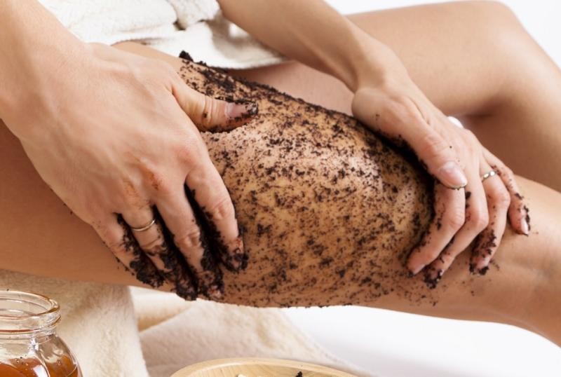 Куда можно использовать кофейную гущу после варки кофе для красоты и в хозяйстве?