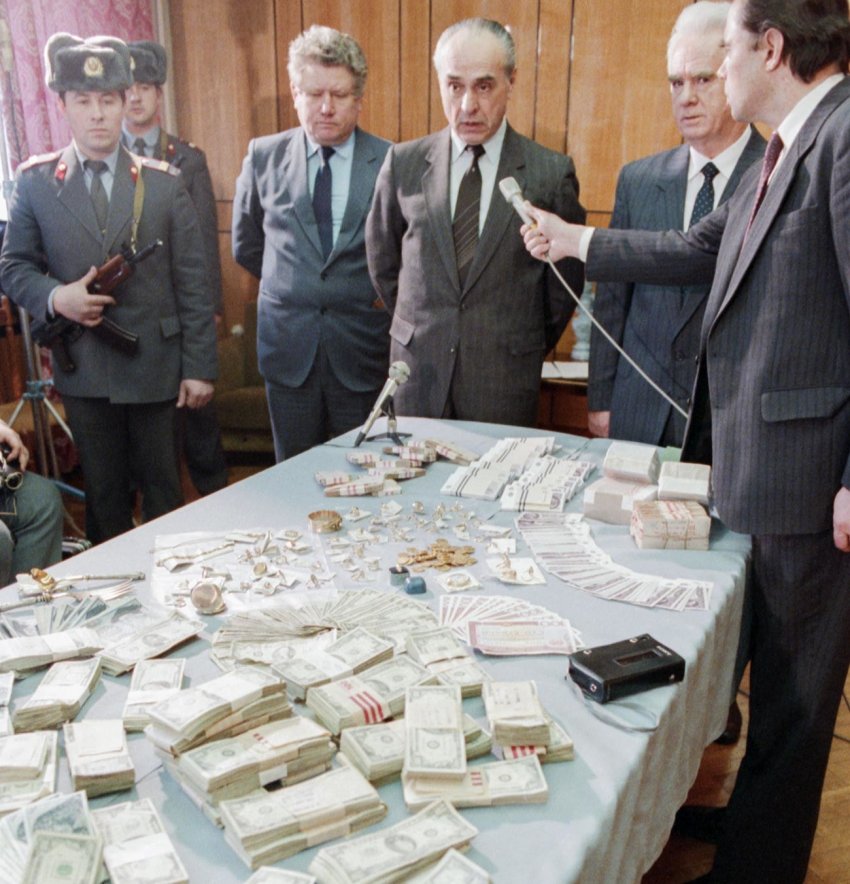 Каким было отношение к долларам в СССР?