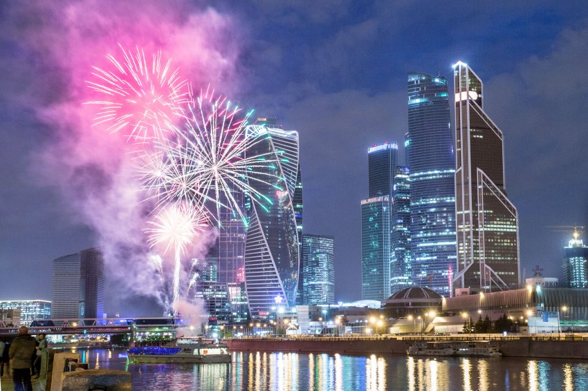 Стало известно, во сколько можно будет наблюдать за салютом в Москве в 2021 году