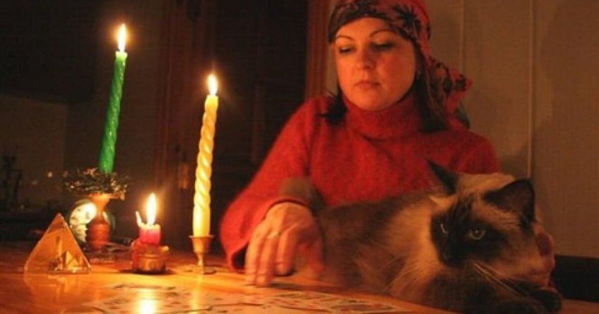 Государство возьмет под контроль гадалок, экстрасенсов и астрологов