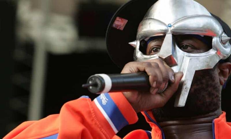 Жена рэпера MF Doom сообщила о смерти мужа только спустя 2 месяца