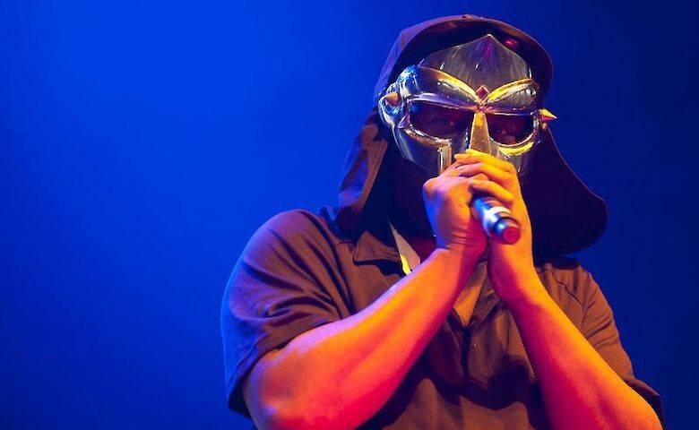 Жена рэпера MF Doom сообщила о смерти мужа только спустя 2 месяца