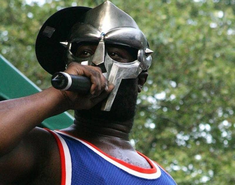 Жена рэпера MF Doom сообщила о смерти мужа только спустя 2 месяца