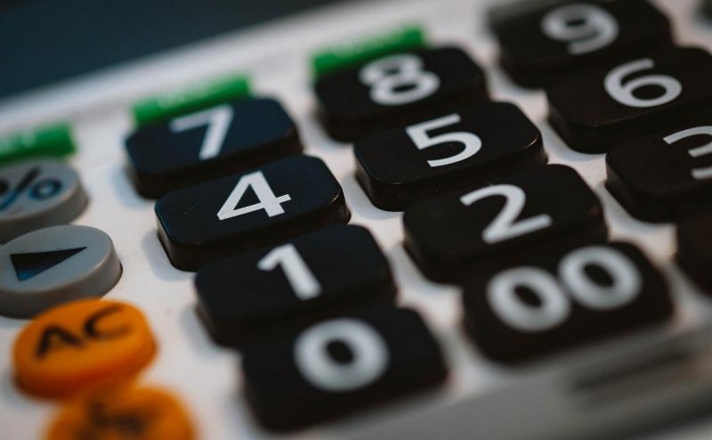 Жителей РФ предупредили об угрозе снижения зарплат в 2021 году