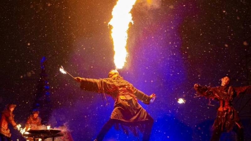 Жители Санкт-Петербурга стали свидетелями невероятного фестиваля огня Жители Санкт-Петербурга стали свидетелями невероятного фестиваля огня