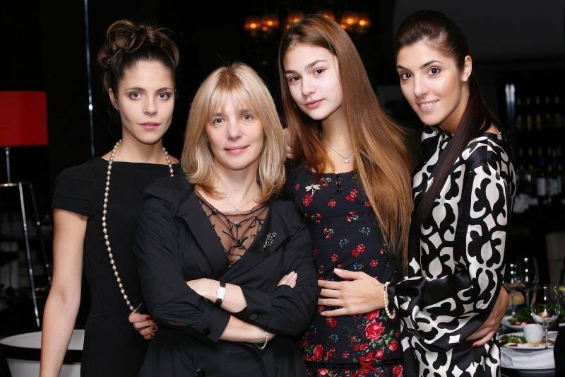 Памятник Вере Глаголевой на Троекуровском кладбище стал объектом обсуждения в обществе Памятник Вере Глаголевой на Троекуровском кладбище стал объектом обсуждения в обществе