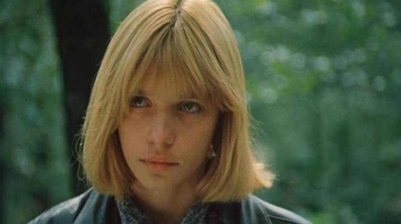 Памятник Вере Глаголевой на Троекуровском кладбище стал объектом обсуждения в обществе Памятник Вере Глаголевой на Троекуровском кладбище стал объектом обсуждения в обществе