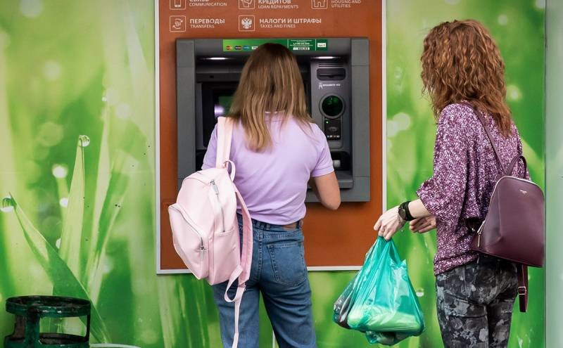 Банки смогут блокировать карты россиян по ряду новых причин