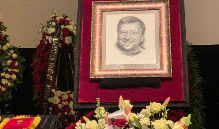 Вдова Бориса Грачевского не смогла высидеть на похоронах возле открытого гроба Вдова Бориса Грачевского не смогла высидеть на похоронах возле открытого гроба