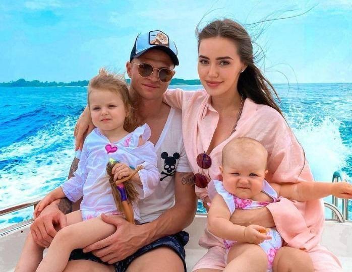 Дмитрий Тарасов намекнул на третью беременность супруги Анастасии Костенко Дмитрий Тарасов намекнул на третью беременность супруги Анастасии Костенко