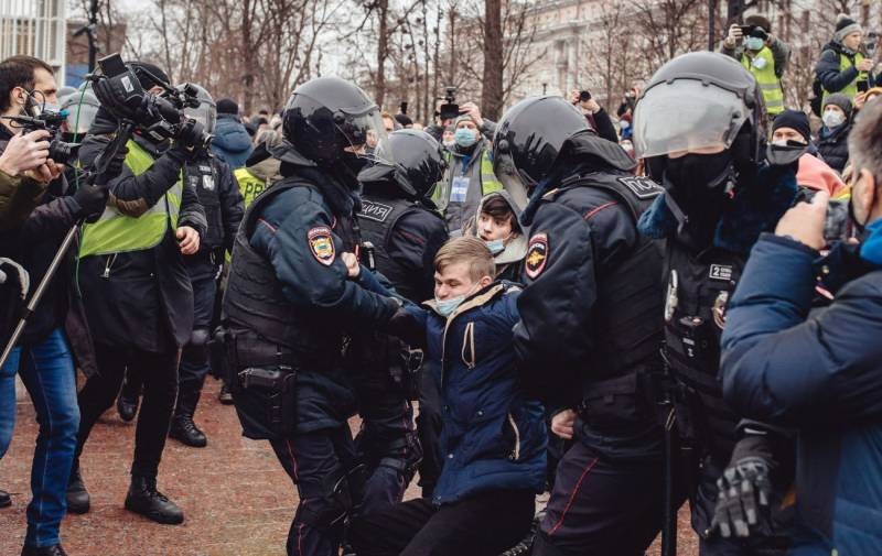 Полиция задержала активистов во время митинга 23 января 2021 года Полиция задержала активистов во время митинга 23 января 2021 года