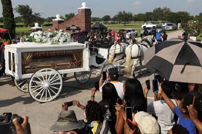 Необычные похоронные процессии знаменитостей