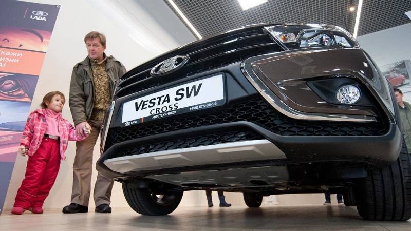 Россияне смогут получить скидку до 375 тыс. рублей на покупку отечественного автомобиля