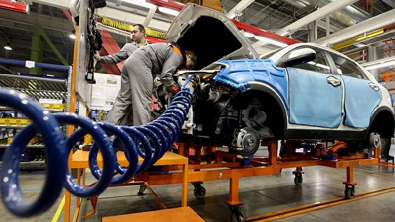 Россияне смогут получить скидку до 375 тыс. рублей на покупку отечественного автомобиля