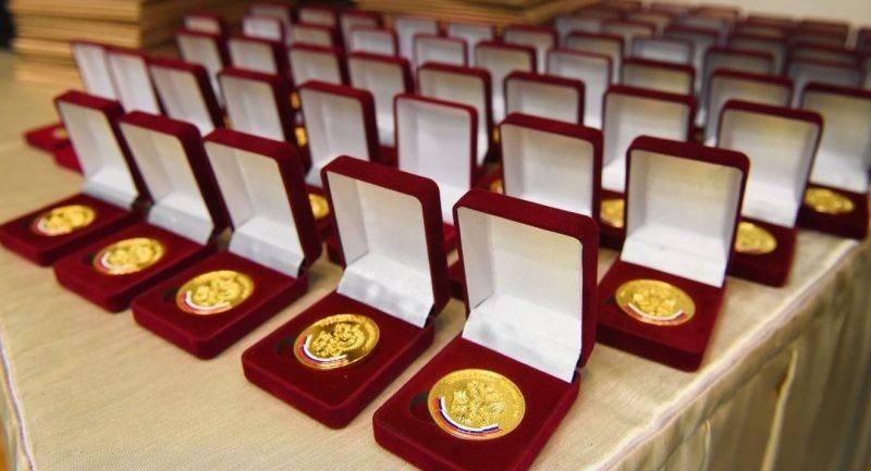 Медаль «За особые успехи в учении» в 2021 году будет иметь меньше преимуществ