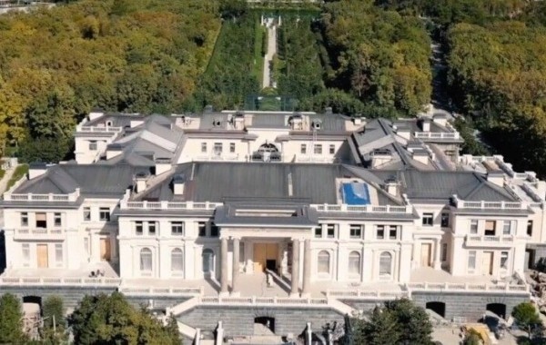 Названо настоящее имя владельца дворца в Геленджике Названо настоящее имя владельца дворца в Геленджике