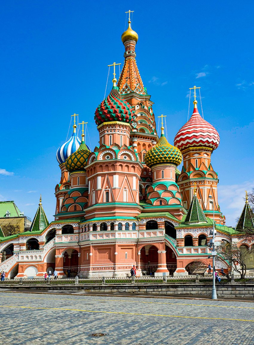 Чем объясняется форма куполов на православных церквях?