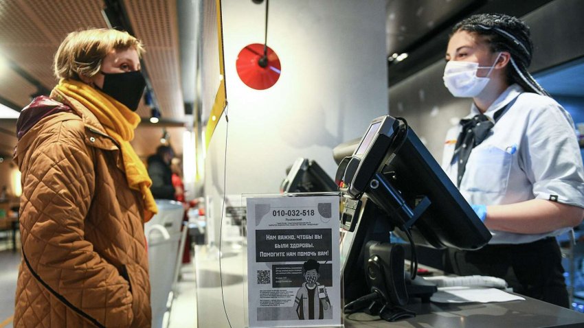 Какие ограничения продлили в Москве в связи с коронавирусом и почему запреты не затронули школы