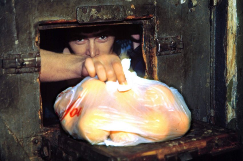 Что можно, а что нельзя передавать в посылках заключенным