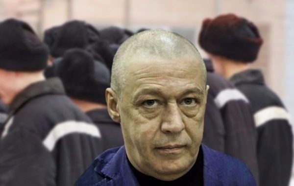 Ефремов попросил прощения у Добровинского за оскорбления в суде Ефремов попросил прощения у Добровинского за оскорбления в суде