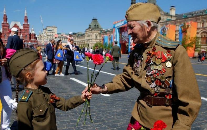 В какие дни на 23 февраля и 8 марта выпадают выходные В какие дни на 23 февраля и 8 марта выпадают выходные