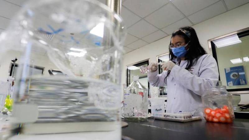 Врачи предупредили о вреде витамина С и цинка при лечении коронавируса