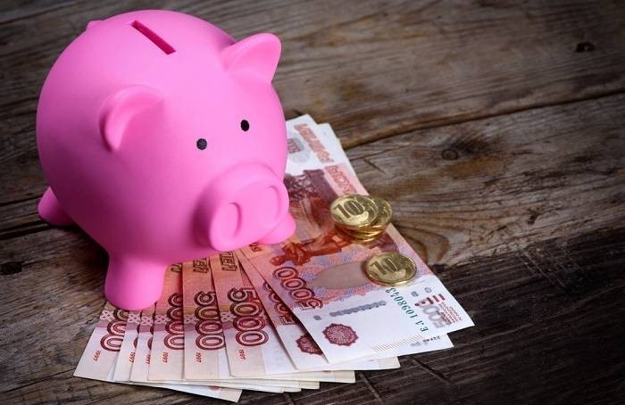 Какая сумма банковского вклада позволит российской семье отказаться от работы и жить на 100 тыс. рублей в месяц