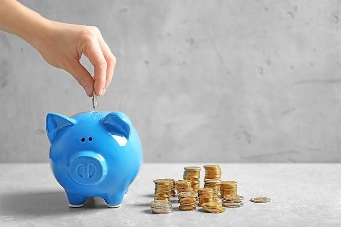 Какая сумма банковского вклада позволит российской семье отказаться от работы и жить на 100 тыс. рублей в месяц