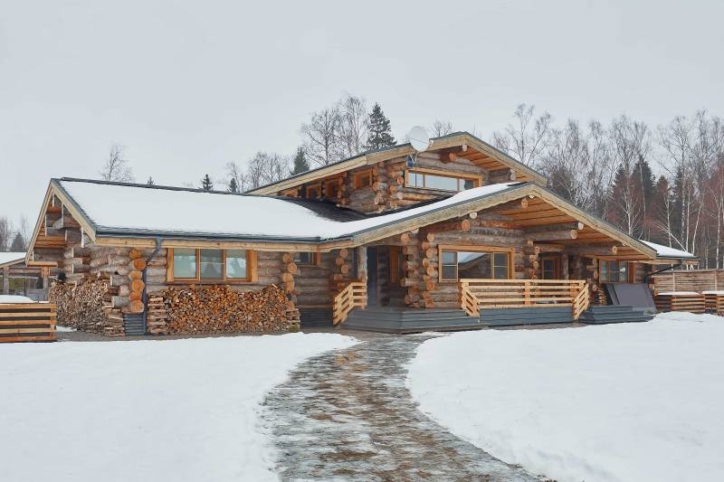 Рубленое бревно — воплощение функциональности и эстетики Рубленое бревно — воплощение функциональности и эстетики